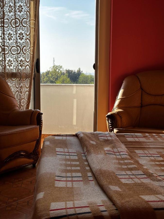 Sunny Riverside Tirana'S Oasis - Breakfast & Dinner Buitenkant foto