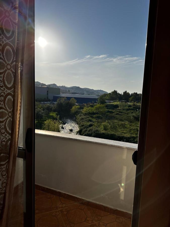 Sunny Riverside Tirana'S Oasis - Breakfast & Dinner Buitenkant foto