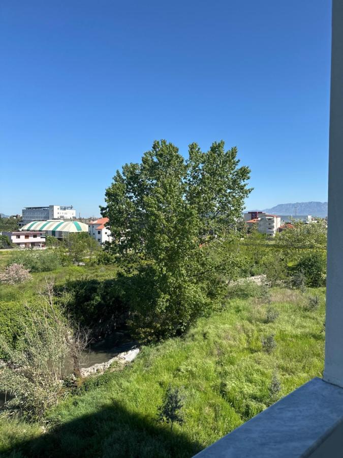 Sunny Riverside Tirana'S Oasis - Breakfast & Dinner Buitenkant foto