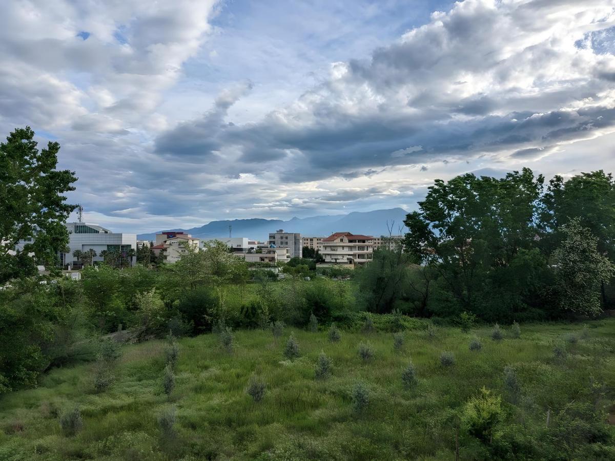 Sunny Riverside Tirana'S Oasis - Breakfast & Dinner Buitenkant foto